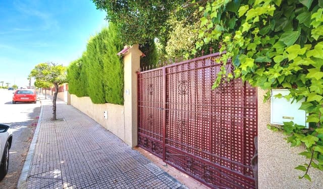 Chalet de 3 habitaciones en San Fulgencio en venta con piscina garaje - 399.000 € (Ref: 9948953)