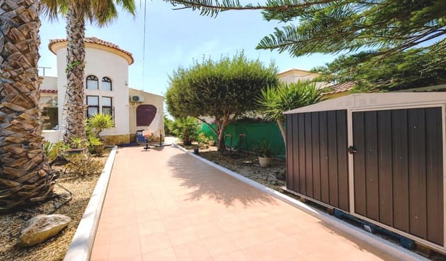 Chalet de 3 habitaciones en San Fulgencio en venta con piscina garaje - 399.000 € (Ref: 9948953)