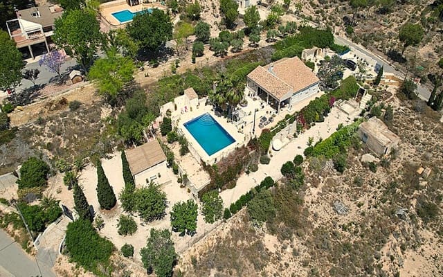 4 soveværelse Finca/Landehus til salg i Aspe med swimmingpool garage - € 369.950 (Ref: 9950395)