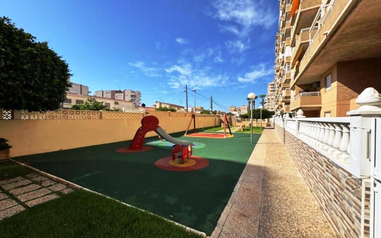 2 slaapkamer Appartement te koop in Torrevieja met zwembad garage - € 175.000 (Ref: 9950673)