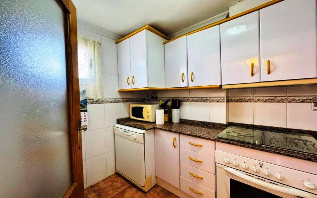 2 slaapkamer Appartement te koop in Torrevieja met zwembad garage - € 175.000 (Ref: 9950673)