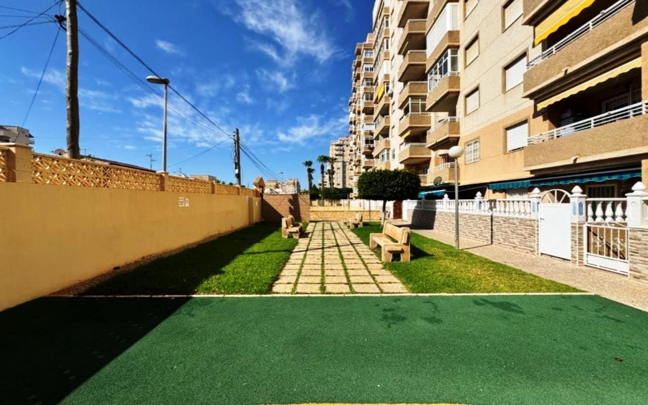 2 slaapkamer Appartement te koop in Torrevieja met zwembad garage - € 175.000 (Ref: 9950673)