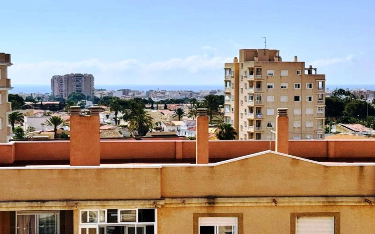 2 slaapkamer Appartement te koop in Torrevieja met zwembad garage - € 175.000 (Ref: 9950673)