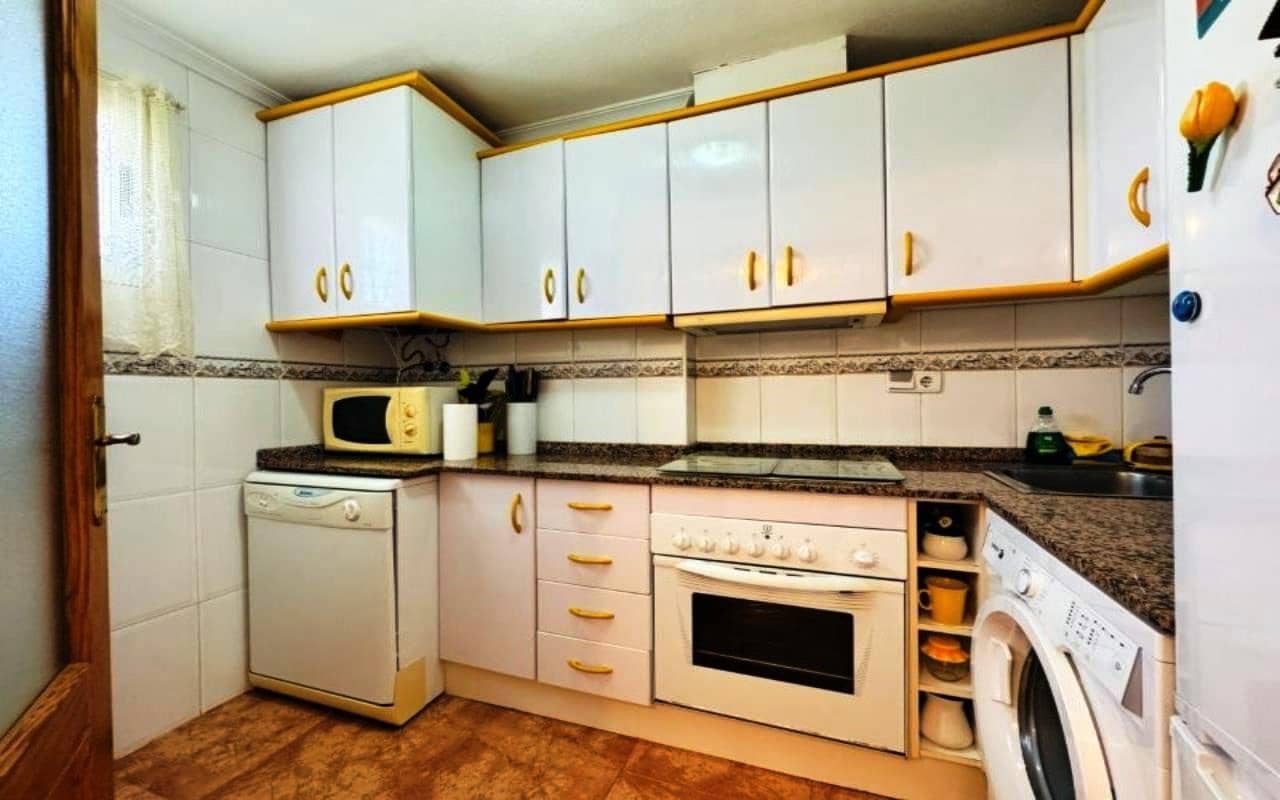 2 slaapkamer Appartement te koop in Torrevieja met zwembad garage - € 175.000 (Ref: 9950673)