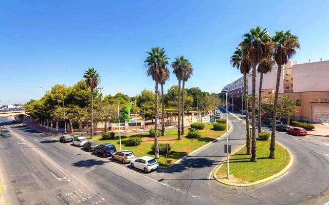2 bedroom Apartment for sale in Parque de las Naciones, Torrevieja with pool - € 129,995 (Ref: 9968406)