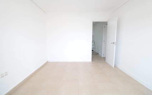 Apartamento de 3 habitaciones en Puerto Deportivo, Torrevieja en venta - 175.000 € (Ref: 9981542)