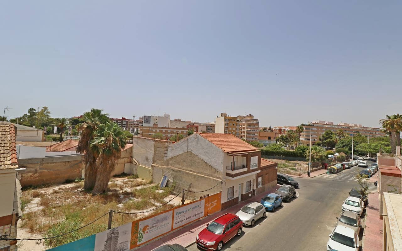 Apartamento de 3 habitaciones en Torrevieja en venta - 175.000 € (Ref: 9981542)