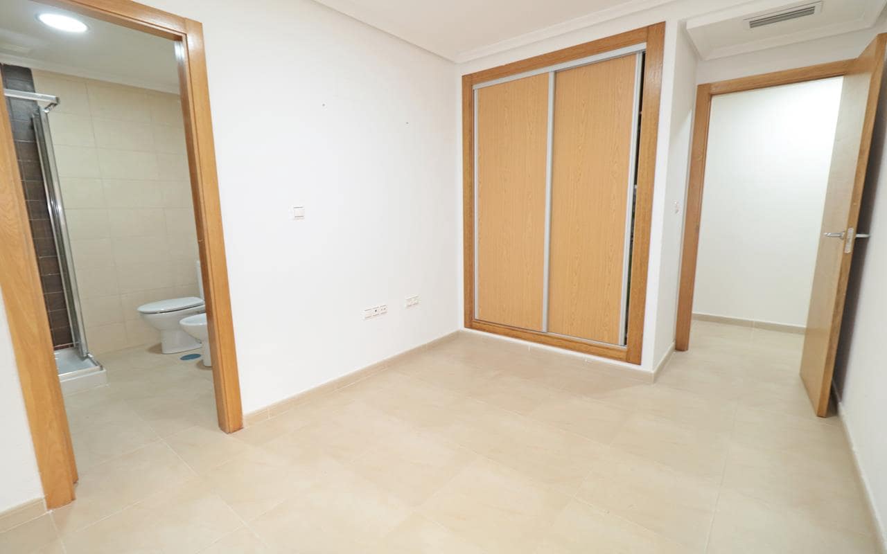 Apartamento de 3 habitaciones en Torrevieja en venta - 175.000 € (Ref: 9981542)