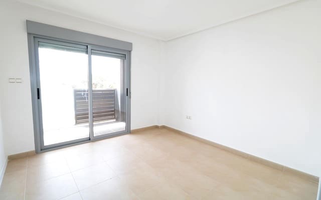 Apartamento de 3 habitaciones en Puerto Deportivo, Torrevieja en venta - 175.000 € (Ref: 9981542)