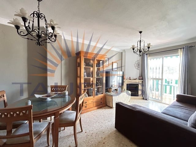 Apartamento de 2 habitaciones en Torre del Mar, Vélez-Málaga en venta con piscina garaje - 375.000 € (Ref: 10003912)