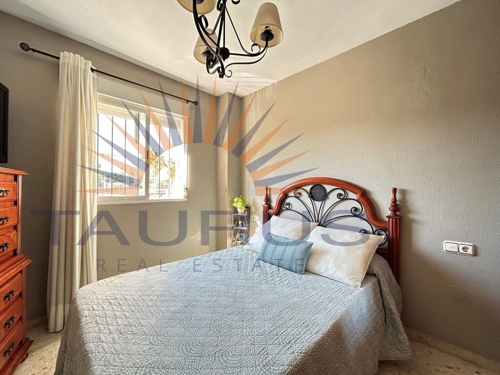 Apartamento de 2 habitaciones en Torre del Mar en venta con piscina garaje - 375.000 € (Ref: 10003912)