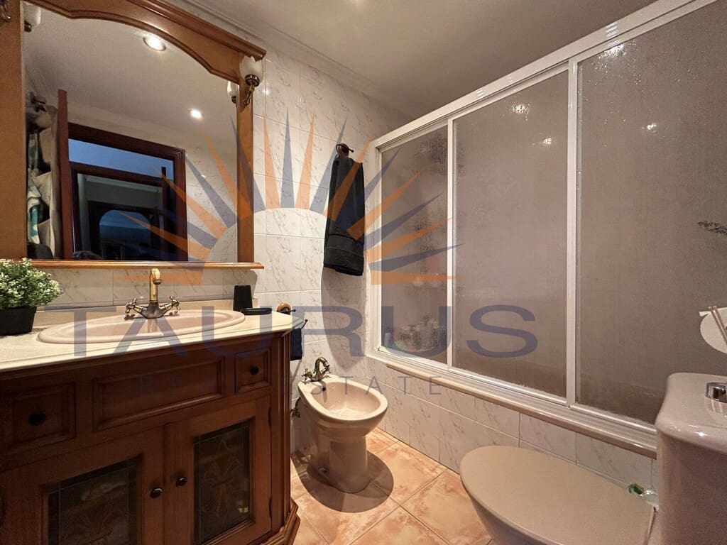 Apartamento de 2 habitaciones en Torre del Mar en venta con piscina garaje - 375.000 € (Ref: 10003912)