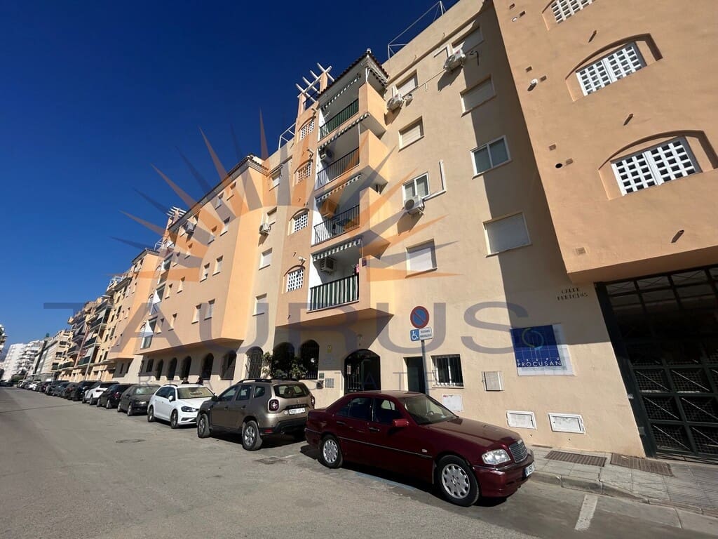 Apartamento de 2 habitaciones en Torre del Mar en venta con piscina garaje - 375.000 € (Ref: 10003912)