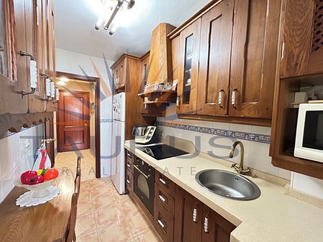 Apartamento de 2 habitaciones en Torre del Mar, Vélez-Málaga en venta con piscina garaje - 375.000 € (Ref: 10003912)
