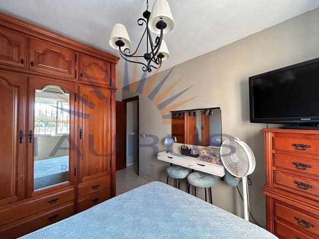 Apartamento de 2 habitaciones en Torre del Mar, Vélez-Málaga en venta con piscina garaje - 375.000 € (Ref: 10003912)
