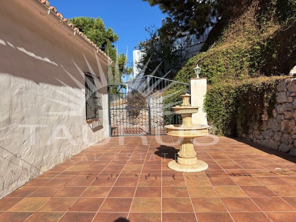 2 bedroom Villa for sale in Competa with pool garage - € 470,000 (Ref: 10008878)