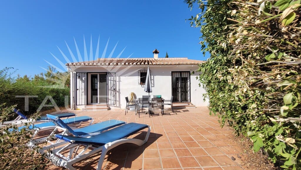 2 bedroom Villa for sale in Competa with pool - € 315,000 (Ref: 10008879)