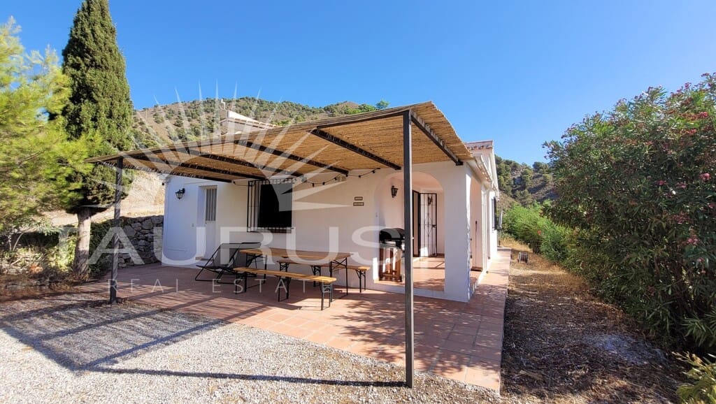 2 bedroom Villa for sale in Competa with pool - € 315,000 (Ref: 10008879)