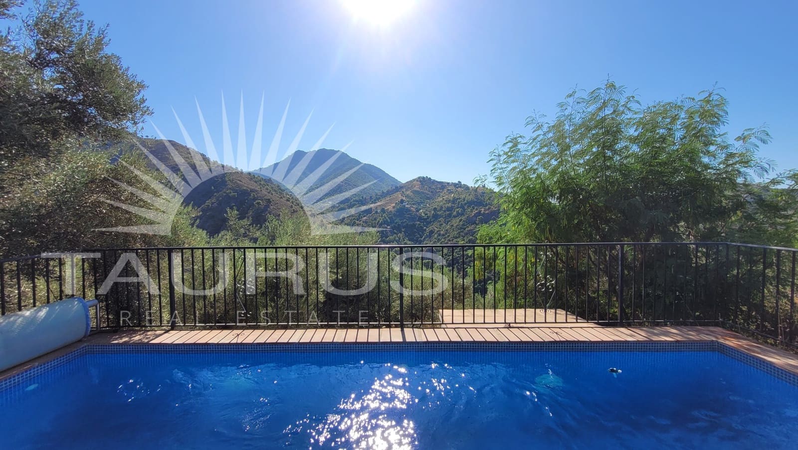 3 bedroom Villa for sale in Competa with pool garage - € 315,000 (Ref: 10008879)