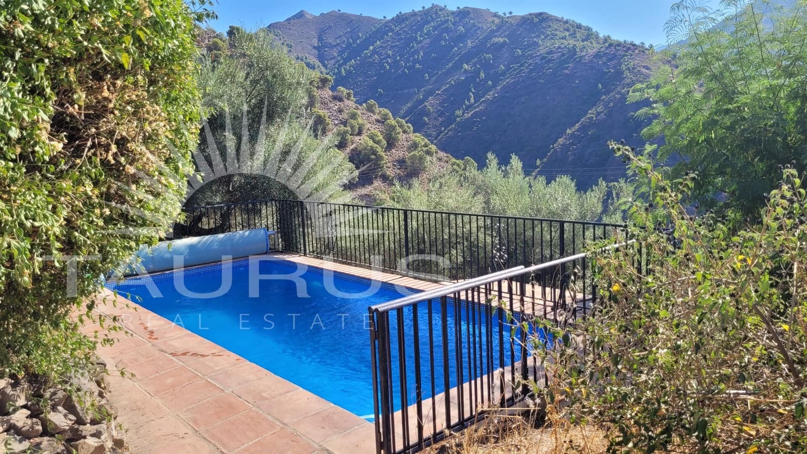 3 bedroom Villa for sale in Competa with pool garage - € 315,000 (Ref: 10008879)