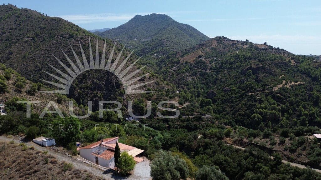 3 bedroom Villa for sale in Competa with pool garage - € 315,000 (Ref: 10008879)