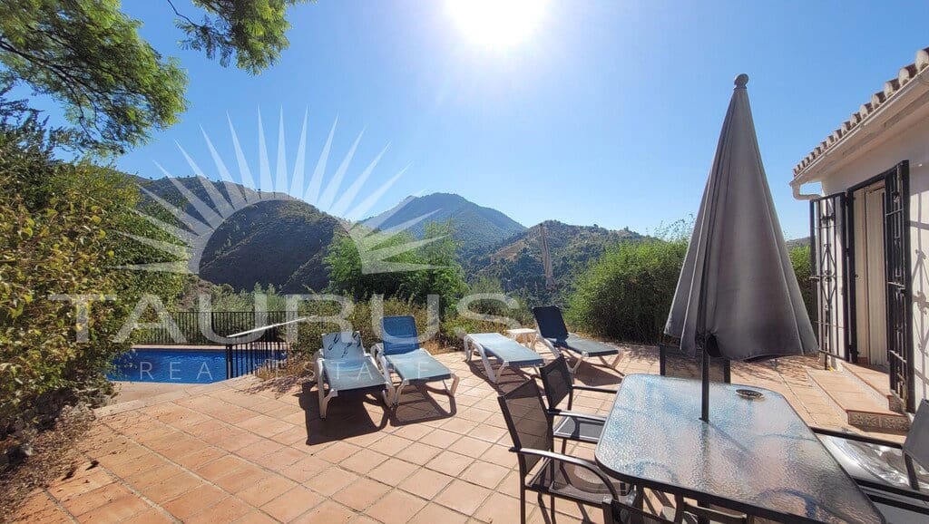 3 bedroom Villa for sale in Competa with pool garage - € 315,000 (Ref: 10008879)