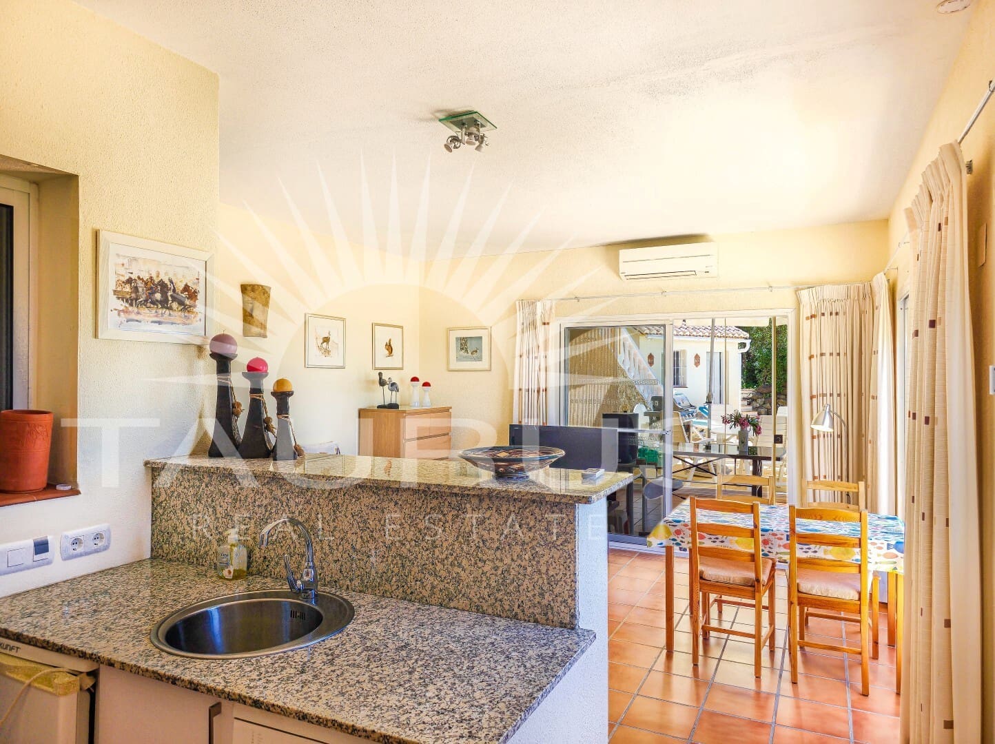 4 bedroom Villa for sale in Arenas de Velez with pool garage - € 895,000 (Ref: 10020360)