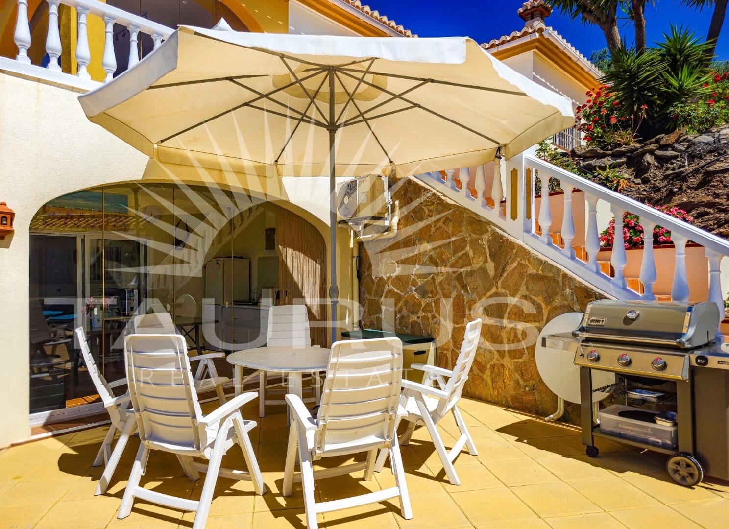 4 bedroom Villa for sale in Arenas de Velez with pool garage - € 895,000 (Ref: 10020360)