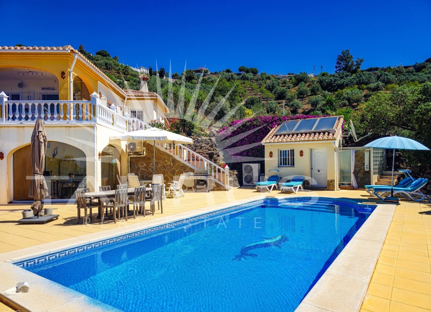 4 bedroom Villa for sale in Arenas de Velez with pool garage - € 895,000 (Ref: 10020360)
