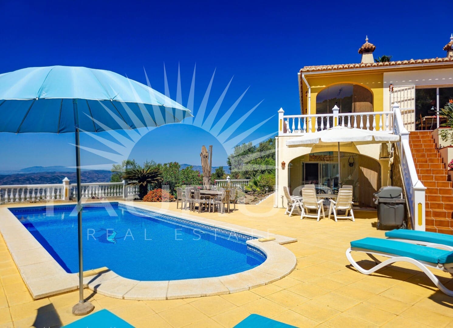 4 bedroom Villa for sale in Arenas de Velez with pool garage - € 895,000 (Ref: 10020360)