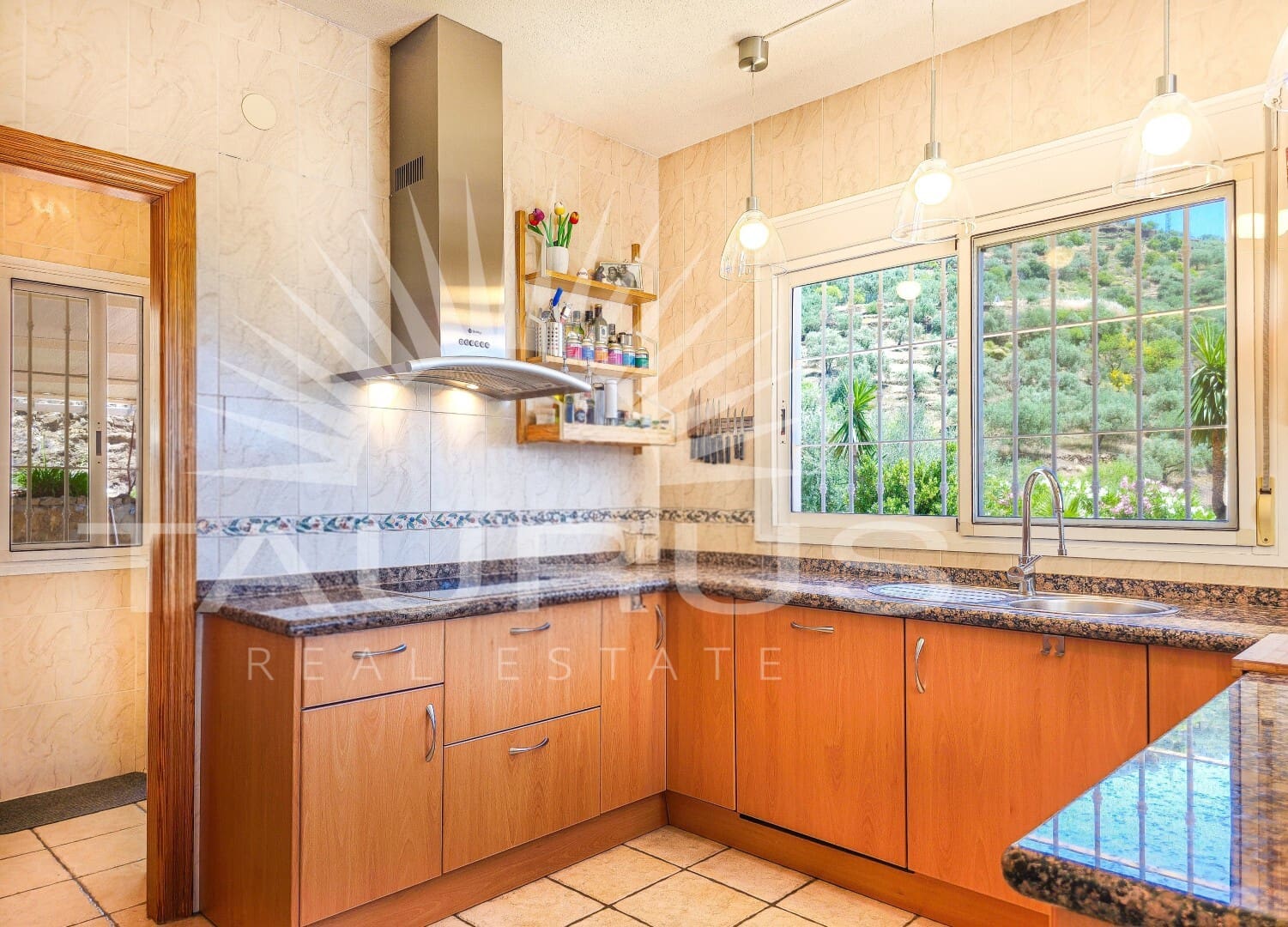 4 bedroom Villa for sale in Arenas de Velez with pool garage - € 895,000 (Ref: 10020360)