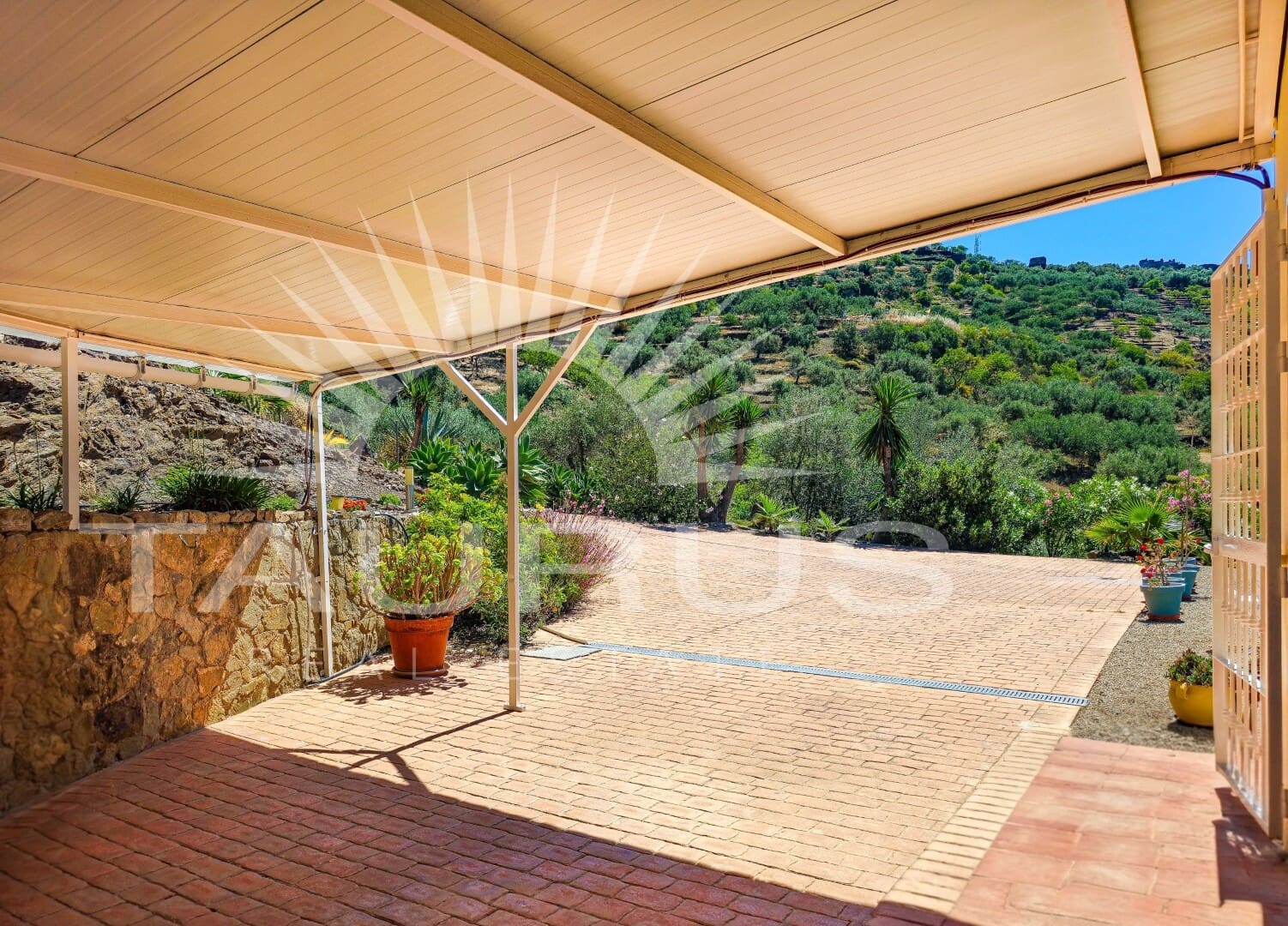 4 bedroom Villa for sale in Arenas de Velez with pool garage - € 895,000 (Ref: 10020360)