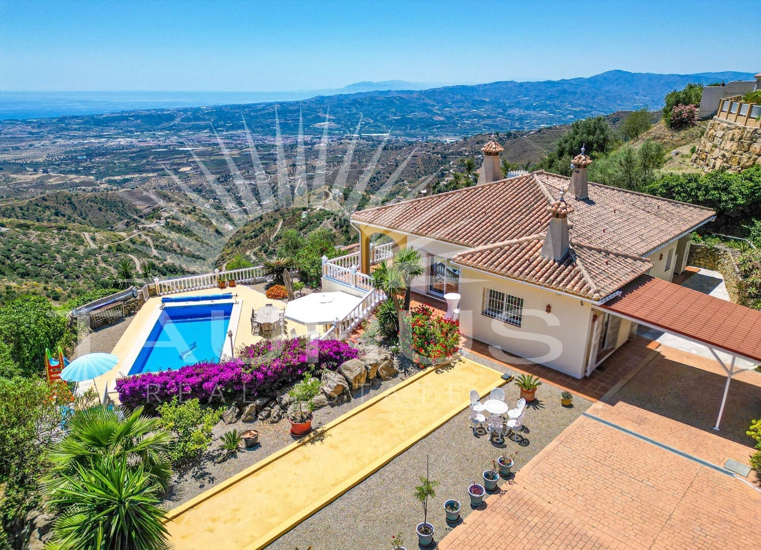 4 bedroom Villa for sale in Arenas de Velez with pool garage - € 895,000 (Ref: 10020360)