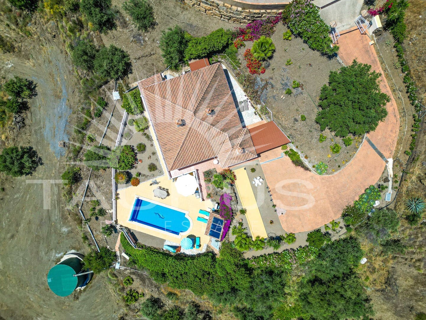 4 bedroom Villa for sale in Arenas de Velez with pool garage - € 895,000 (Ref: 10020360)