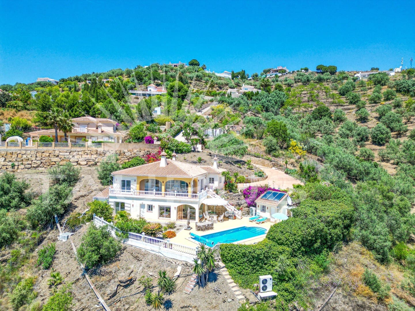 4 bedroom Villa for sale in Arenas de Velez with pool garage - € 895,000 (Ref: 10020360)