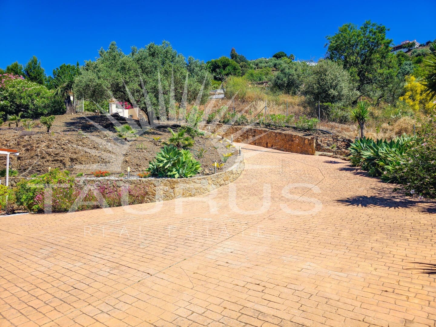 4 bedroom Villa for sale in Arenas de Velez with pool garage - € 895,000 (Ref: 10020360)
