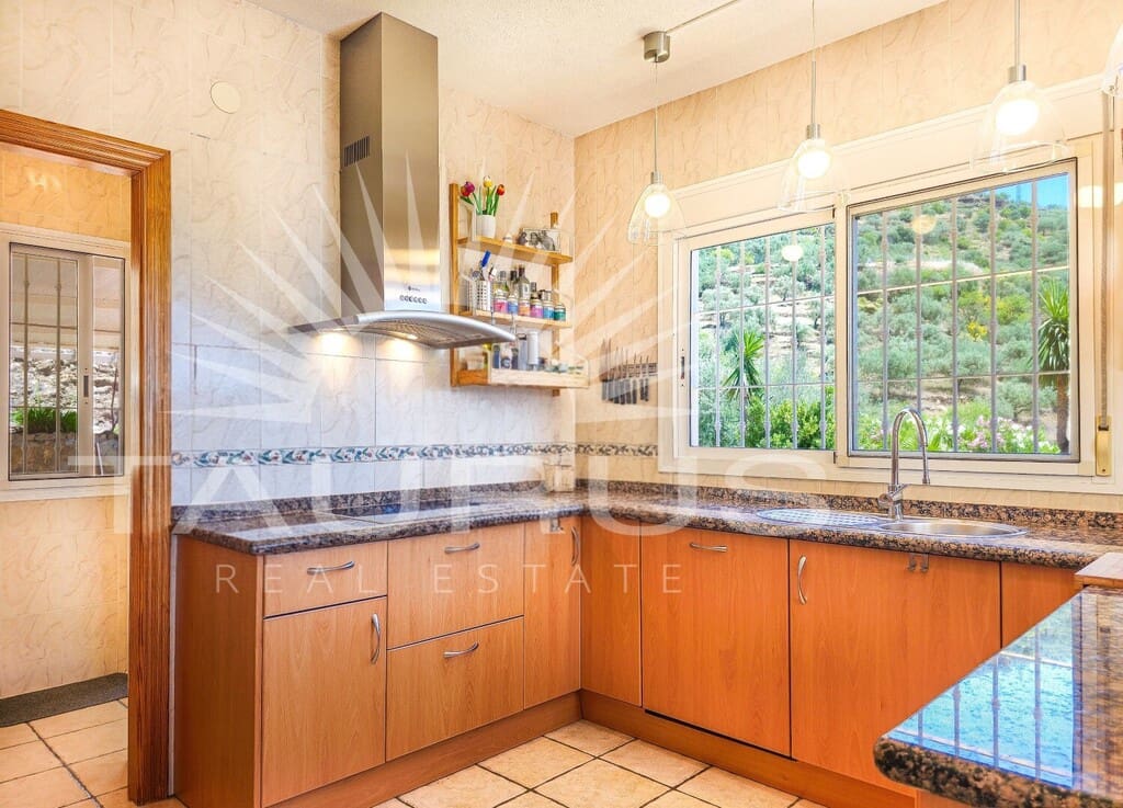 4 quarto Moradia para venda em Arenas com piscina garagem - 895 000 € (Ref: 10020360)