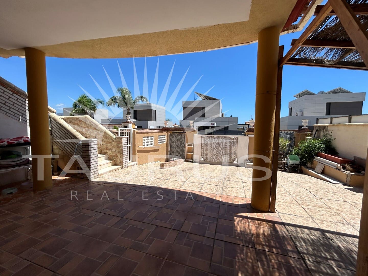 5 soveværelse Villa til salg i Torre del Mar med swimmingpool garage - € 730.000 (Ref: 10020361)