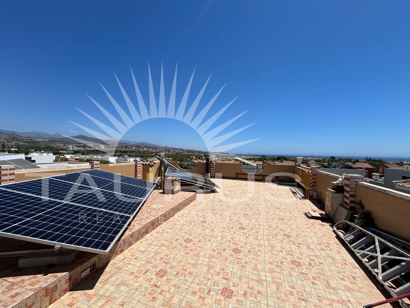 5 soveværelse Villa til salg i Torre del Mar med swimmingpool garage - € 730.000 (Ref: 10020361)