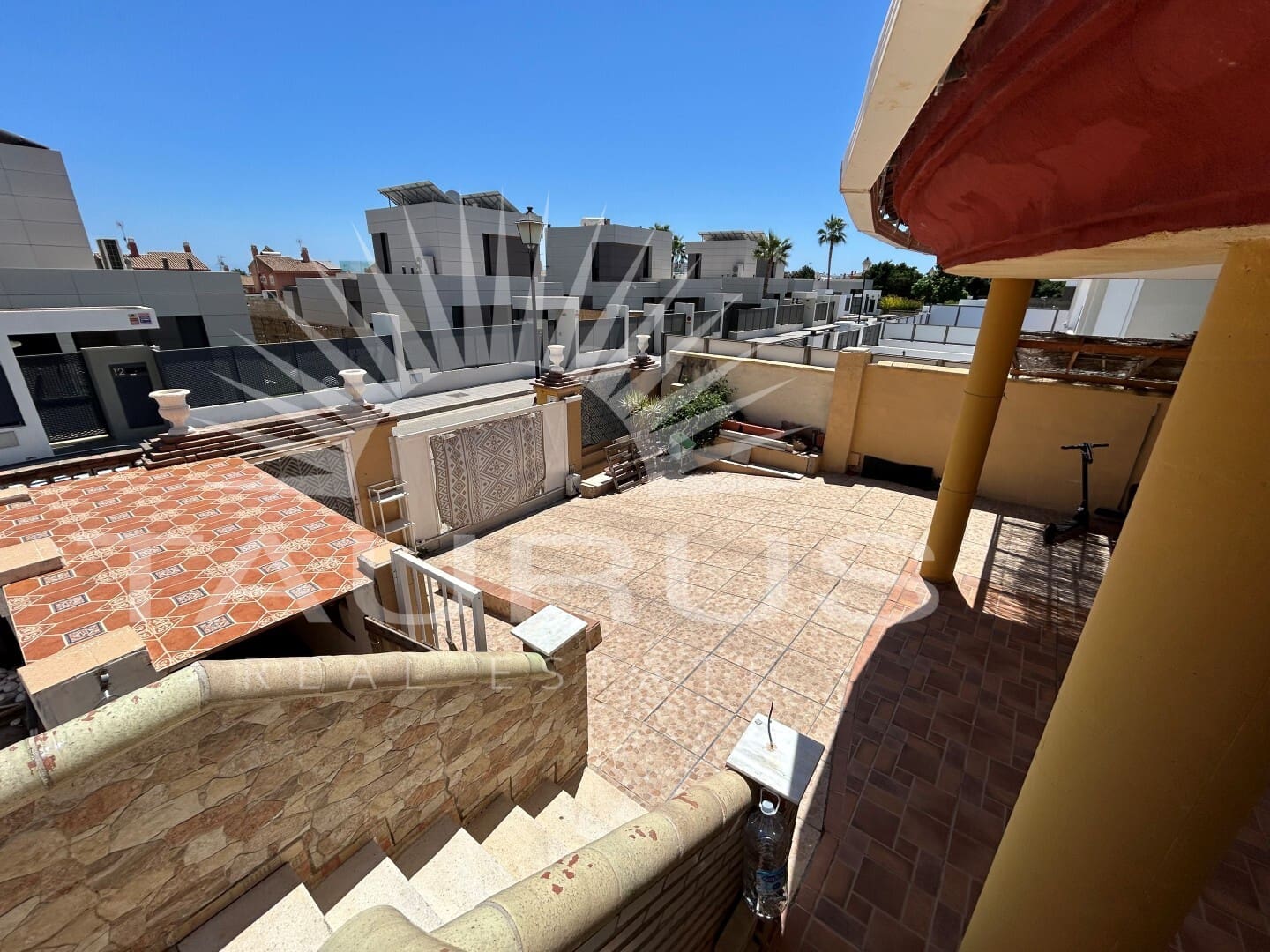 5 soveværelse Villa til salg i Torre del Mar med swimmingpool garage - € 730.000 (Ref: 10020361)