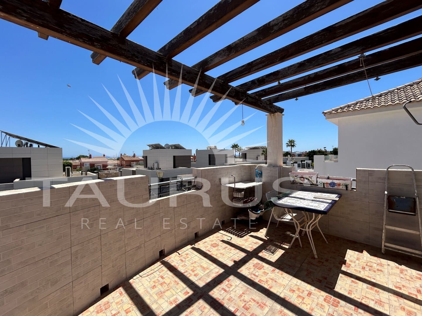 5 soveværelse Villa til salg i Torre del Mar med swimmingpool garage - € 730.000 (Ref: 10020361)