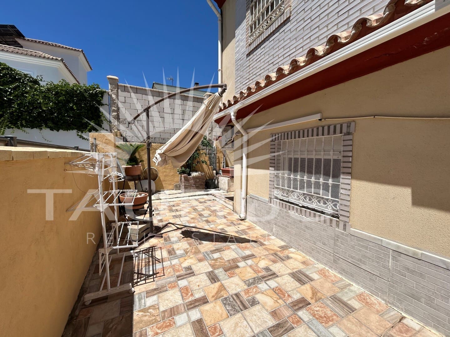 5 soveværelse Villa til salg i Torre del Mar med swimmingpool garage - € 730.000 (Ref: 10020361)