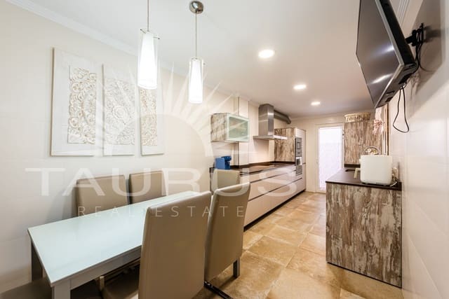 5 soverom Villa til salgs i Torre del Mar, Vélez-Málaga med svømmebasseng garasje - € 639 900 (Ref: 10026963)