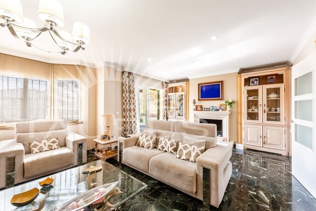 5 soverom Villa til salgs i Torre del Mar, Vélez-Málaga med svømmebasseng garasje - € 639 900 (Ref: 10026963)