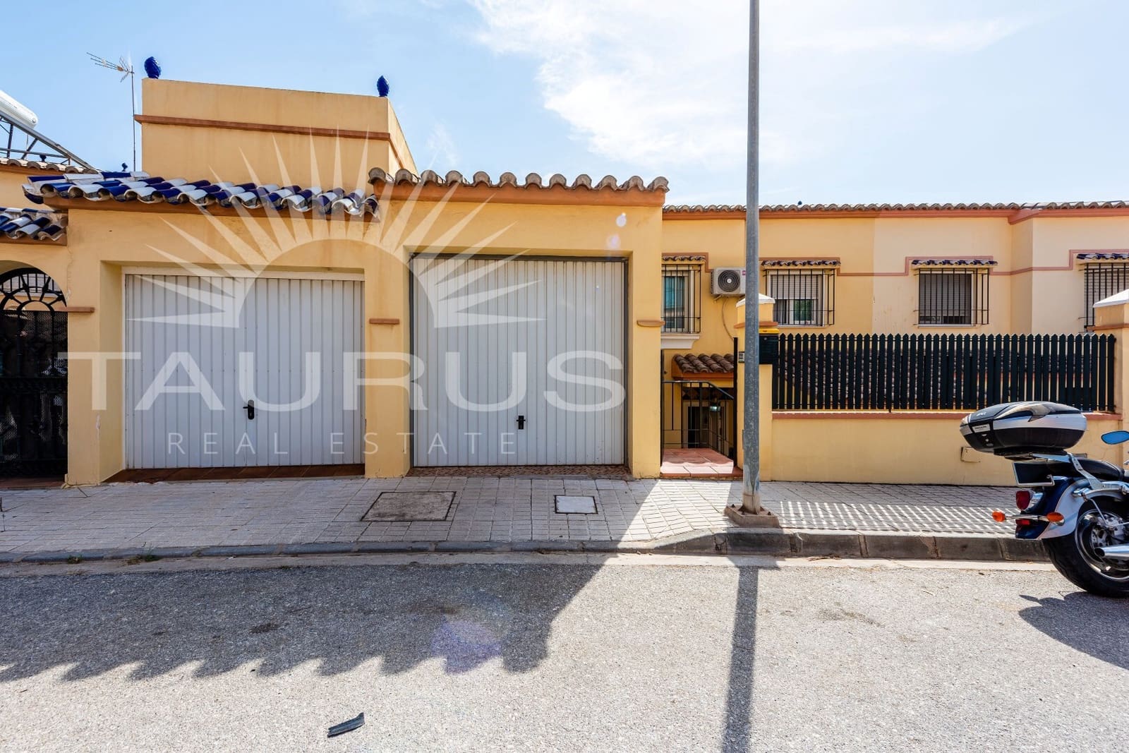 Chalet de 5 habitaciones en Torre del Mar en venta con piscina garaje - 639.900 € (Ref: 10026963)