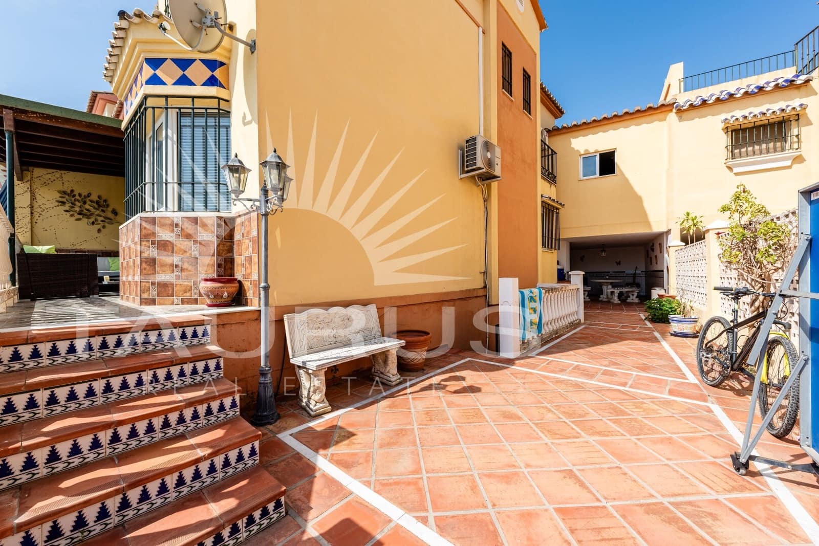 Chalet de 5 habitaciones en Torre del Mar en venta con piscina garaje - 639.900 € (Ref: 10026963)