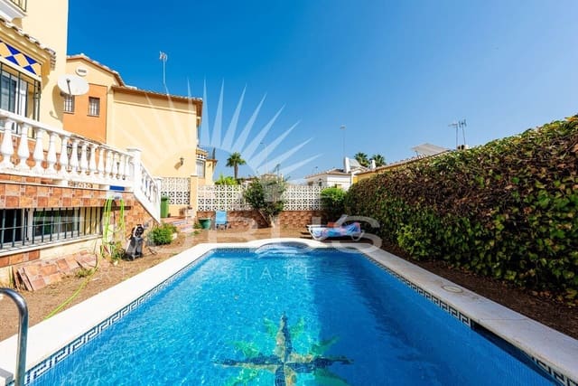 5 Zimmer Villa zu verkaufen in Torre del Mar, Vélez-Málaga mit Pool Garage - 639.900 € (Ref: 10026963)