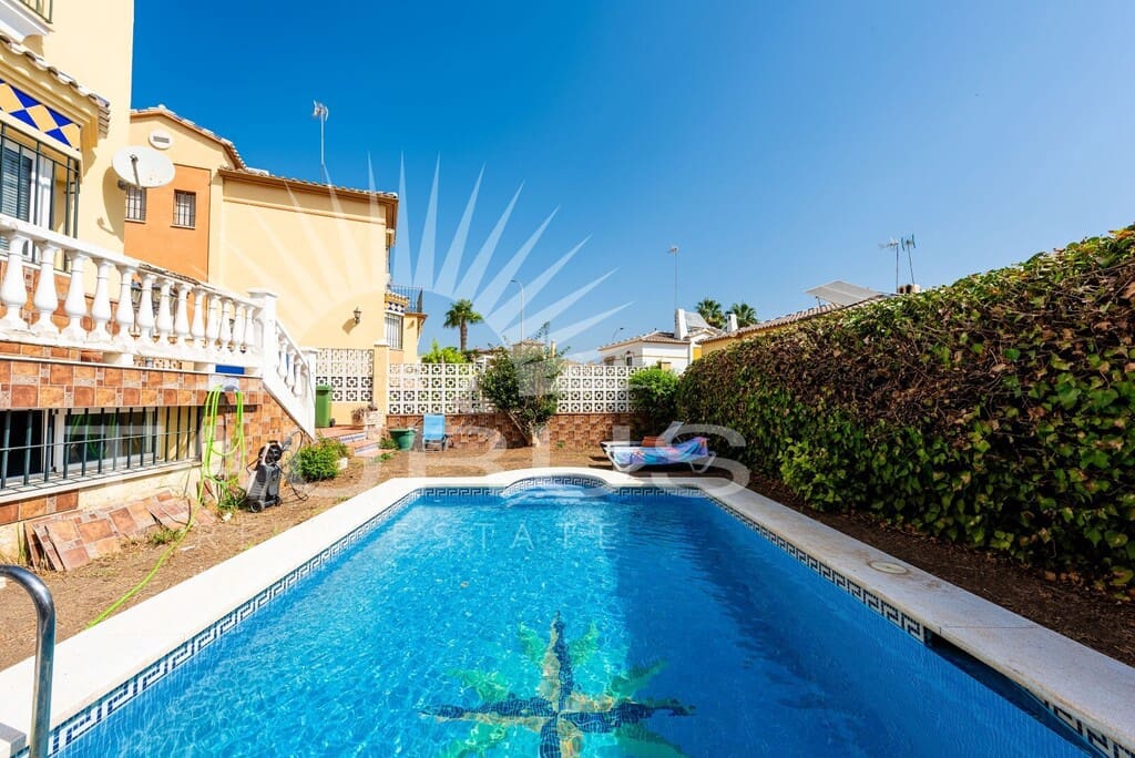 5 soveværelse Villa til salg i Torre del Mar med swimmingpool garage - € 639.900 (Ref: 10026963)
