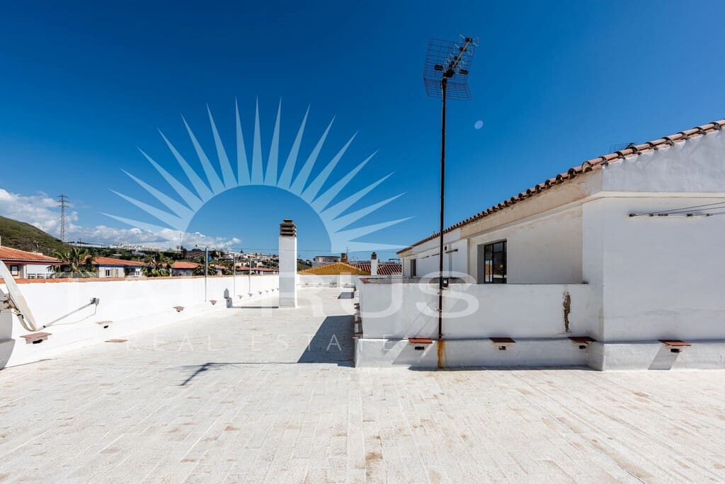 3 soveværelse Lejlighed til salg i Caleta de Velez - € 259.900 (Ref: 10030189)