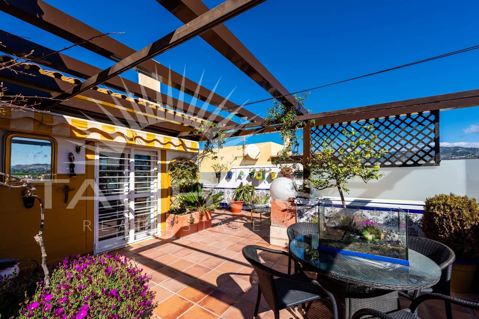 3 bedroom Apartment for sale in Torre del Mar with pool garage - € 569,900 (Ref: 10033584)